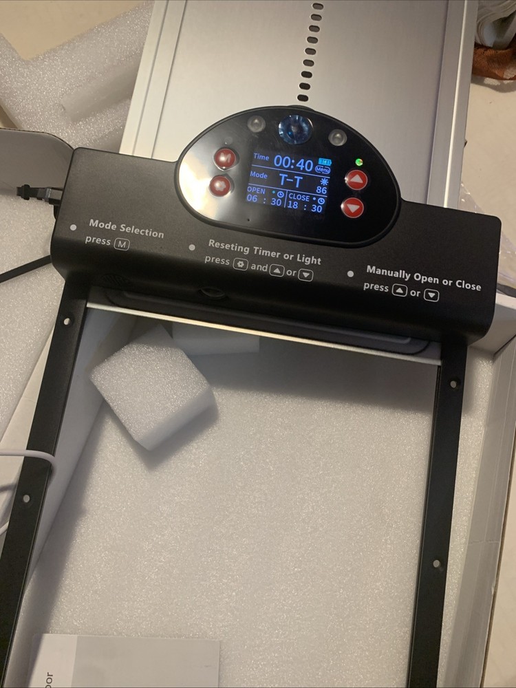 Solar Powered Automatic Chicken Coop Door with Timer/PIR Sensor Modes