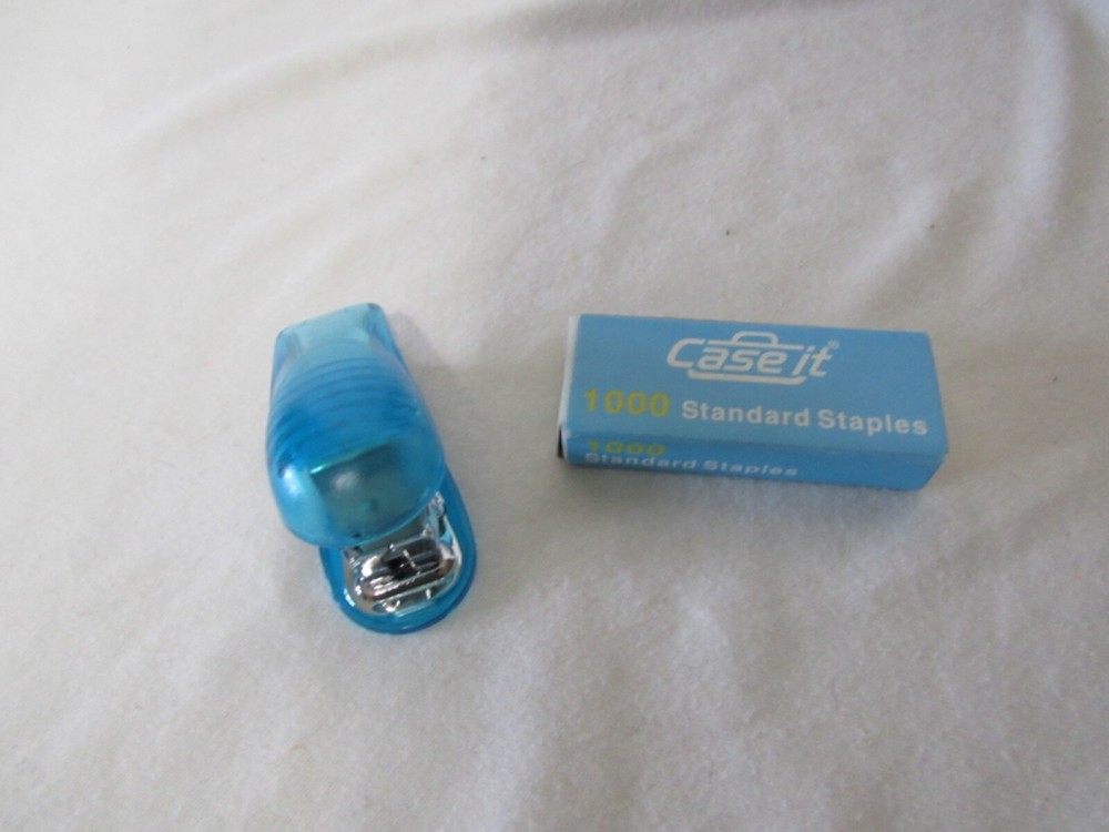 Vintage CASE IT Blue Mini Stapler with Staples