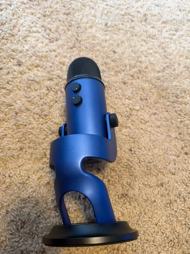 Logitech Blue Yeti USB Microphone – Midnight Blue