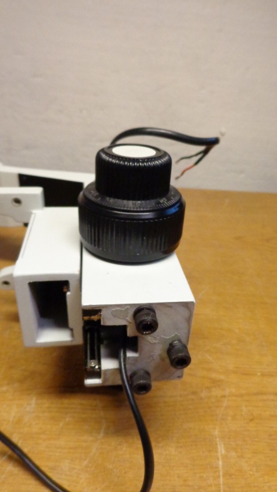 MICROSCOPE Y Z lift assembly