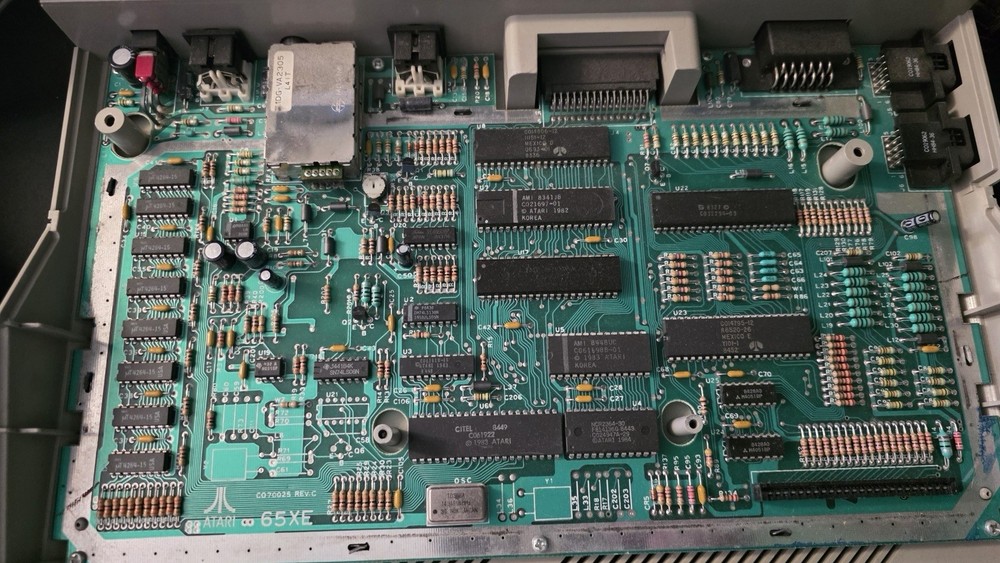 Vintage Atari 65XE Computer TESTED WORKS *READ*