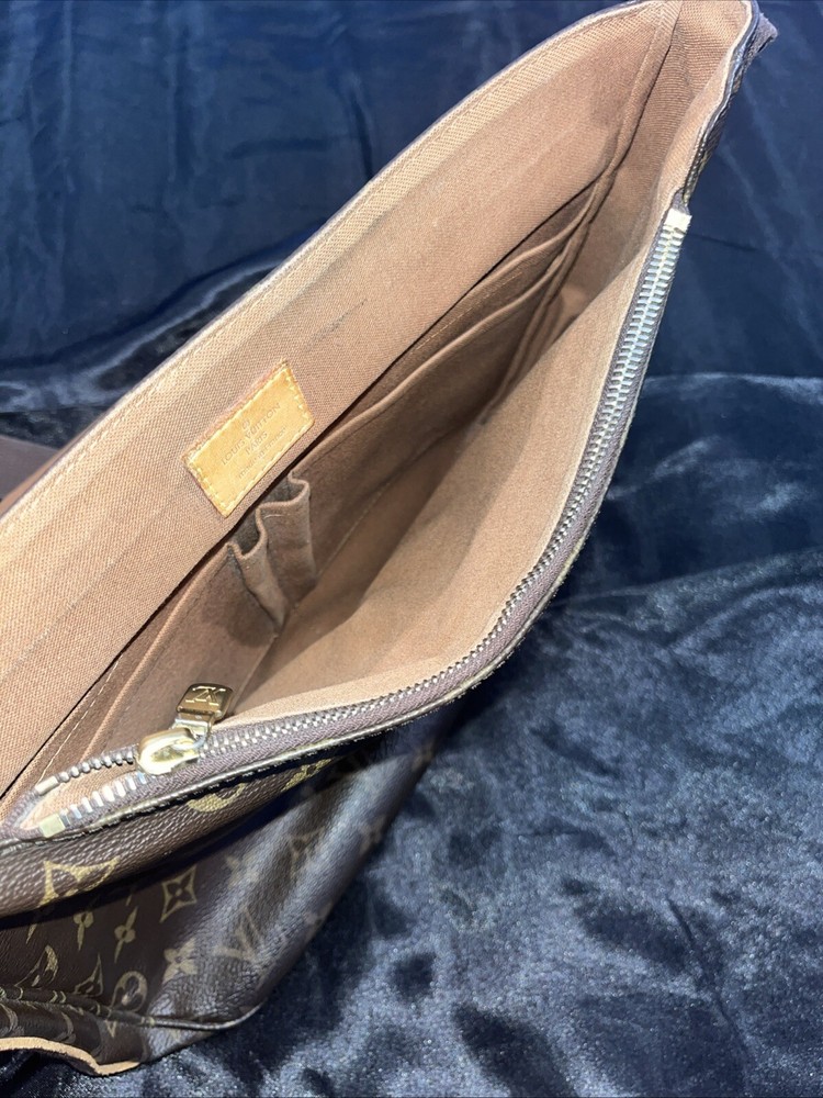 Auth LOUIS VUITTON Messenger MM Beaubourg