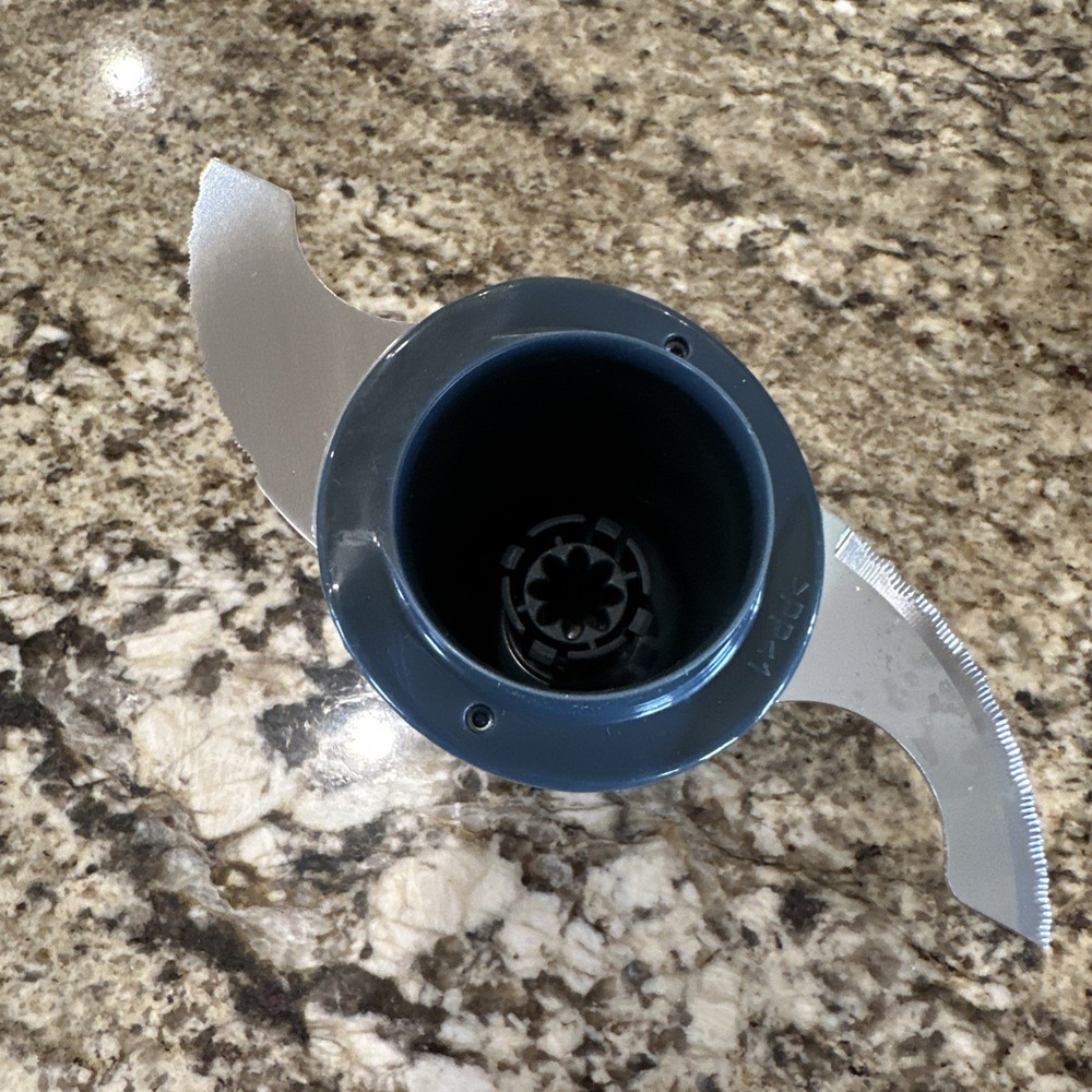 Cuisinart Food Processor FP-13SC Storage Case & Disc Blades Stem Attachments 6pc