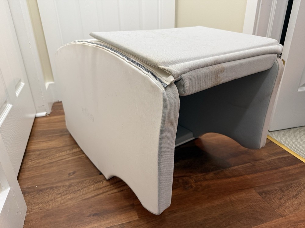 ISOVOX Portable Mobile Vocal Studio Booth - White READ DESCRIPTION