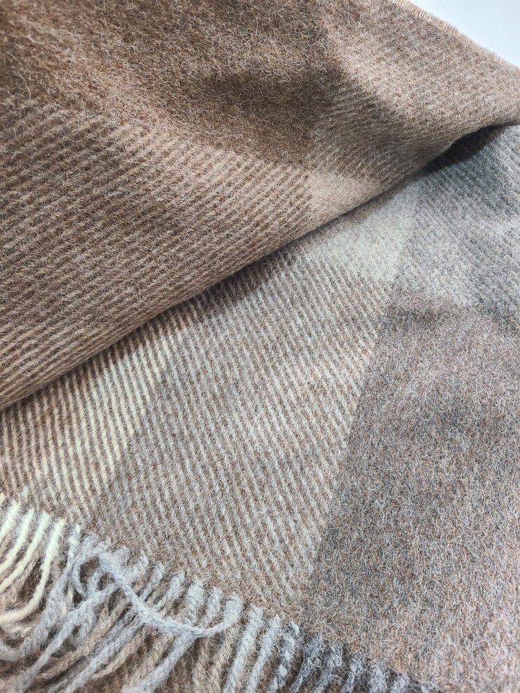 Pacas Throw Blanket Approx 72" X 48" (v)