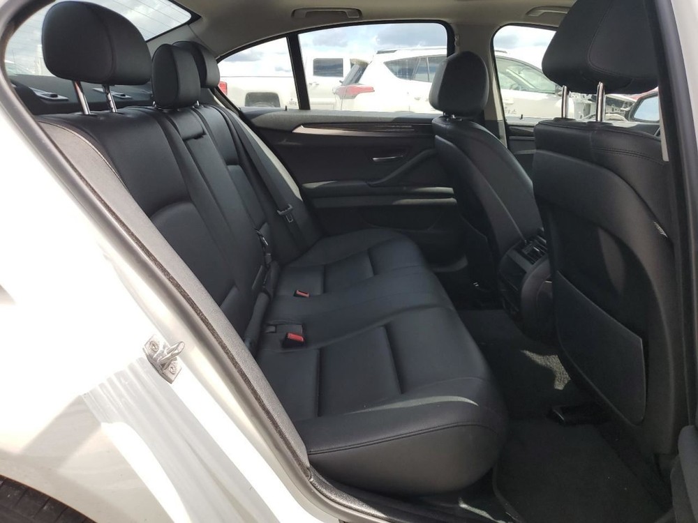 528I 2016 Glove Box 4972146