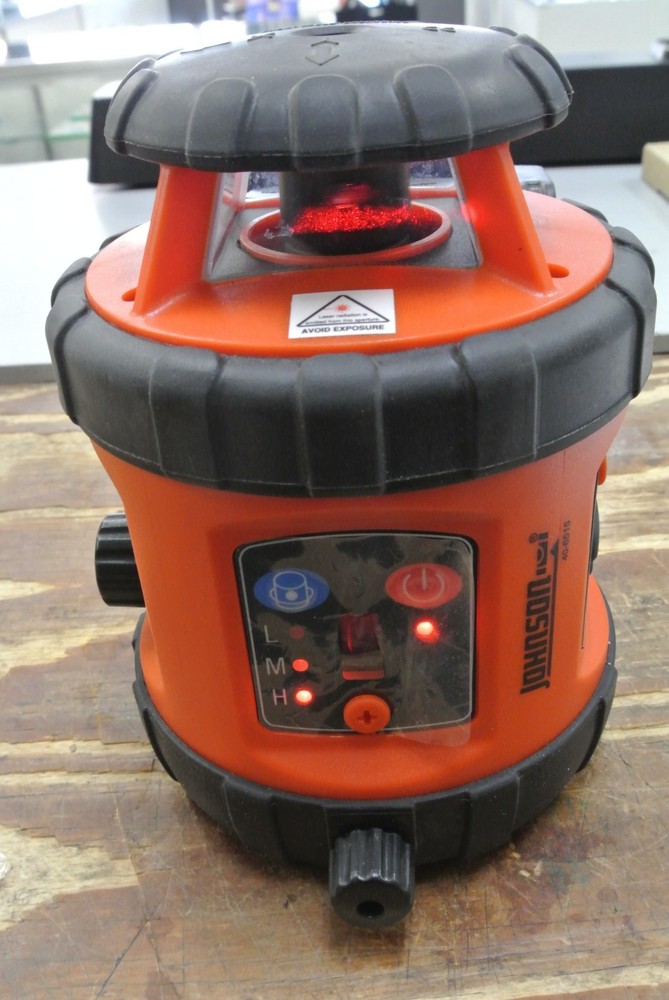 Johnson Laser Level (40-6515) with Case & Attachments