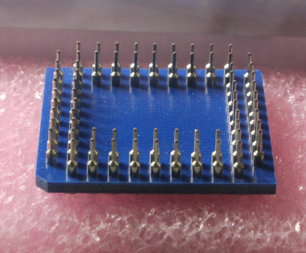(1) New Augat 4-1437522-4 IC Pin Grid Array Sockets, 68-pin Blue,