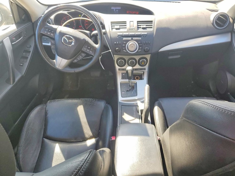 3 2011 Glove Box 4998884