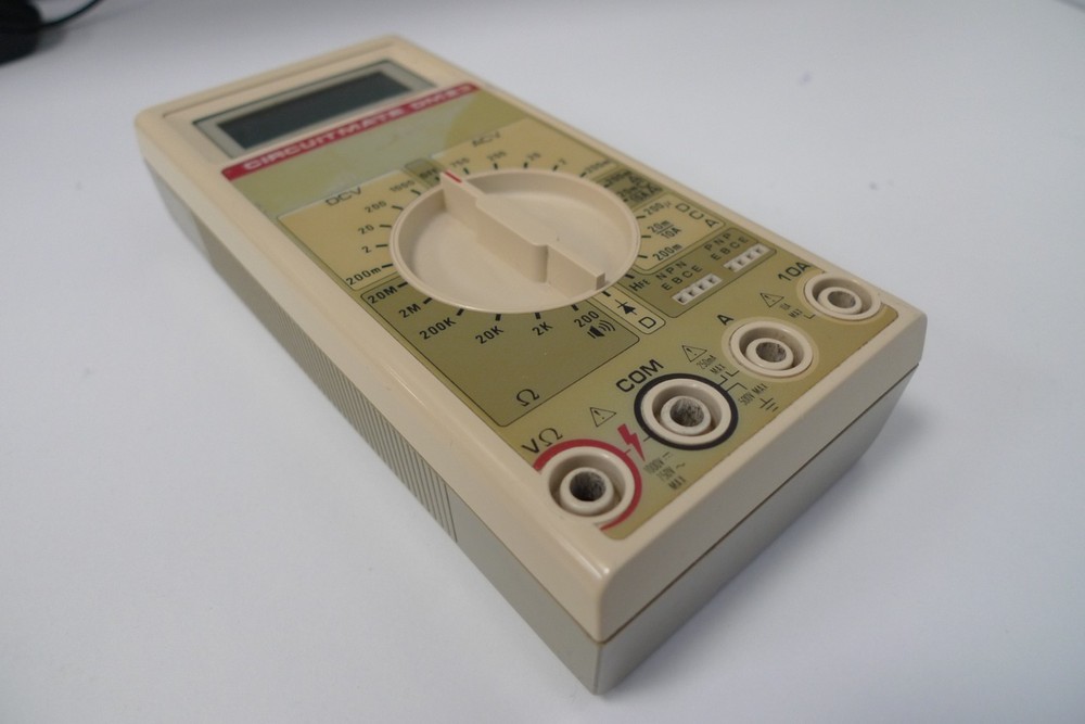 Circuitmate Digital Multi Meter DM423 Transistor Tester 10A