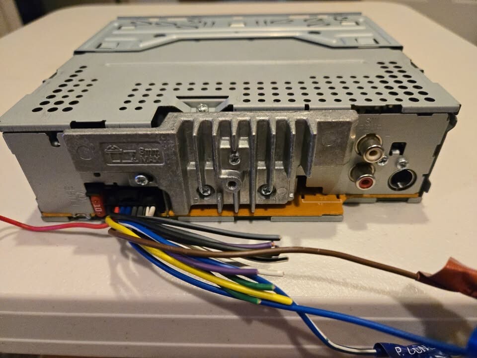Kenwood KDC-135 head unit with removable faceplate
