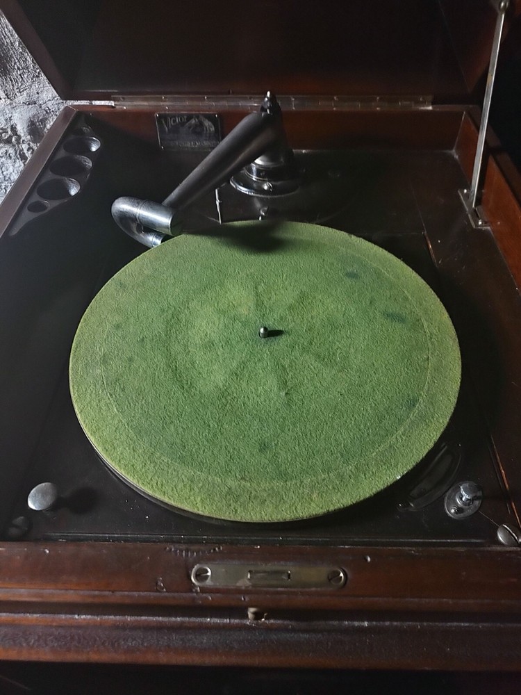 Victor Phonograph