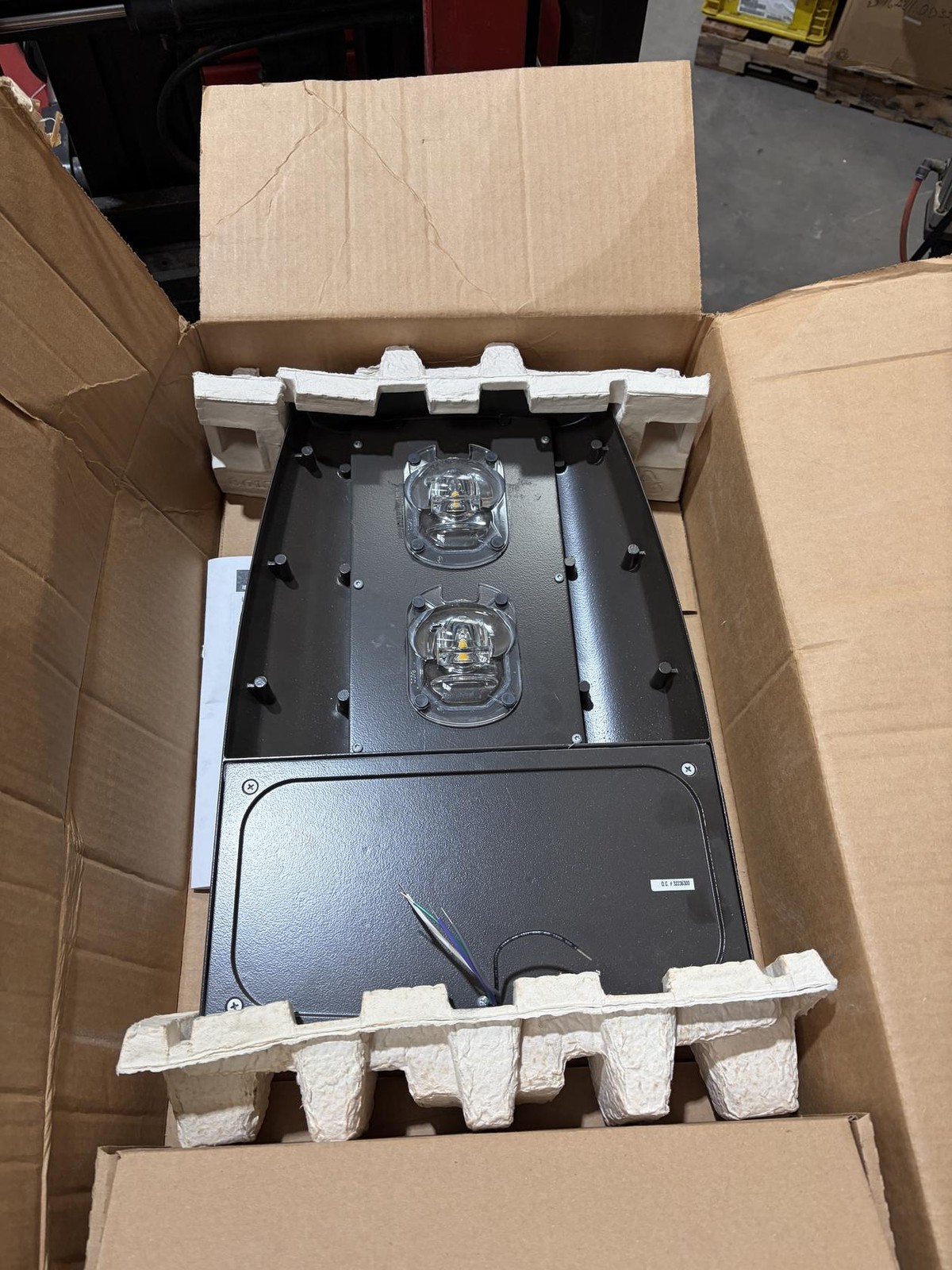 New Cooper Lumark PRV-C60-D-UNV-T3-SA-BZ Area LED Light Fixture