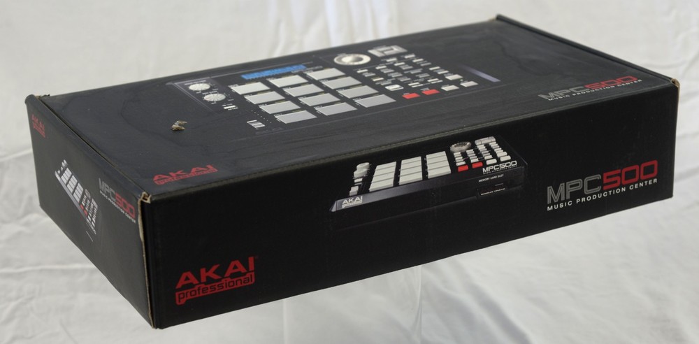 AKAI MPC500 Black Sampler and Sequencer Working Complete in Box, extra card