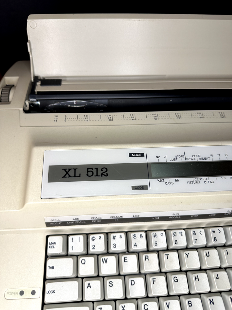 Typewriter Olympia AEG Model XL512 - READ DESCRIPTION