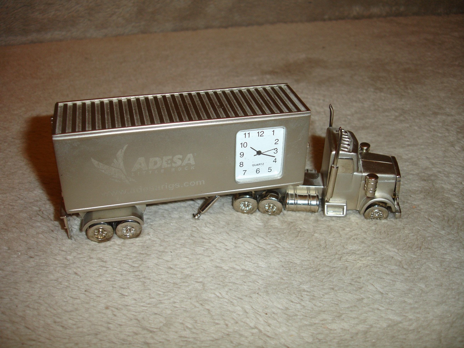 Adesa Little Rock Diecast Semi Truck 18 Wheeler Desk Clock 5.75" Silvertone