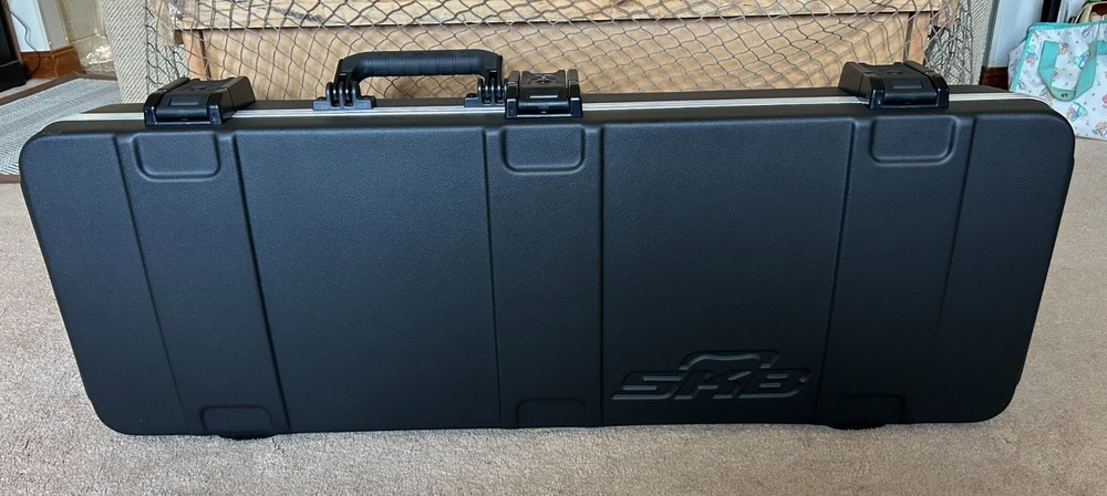 Open Box SKB-66PRO Pro Rectangular Molded Hardshell Guitar Case Fender EVH