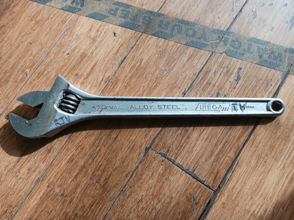 Irega 77-18" (450mm) Adjustable Wrench Chrome