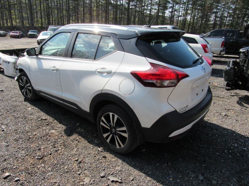 KICKS 2018 Glove Box 958450