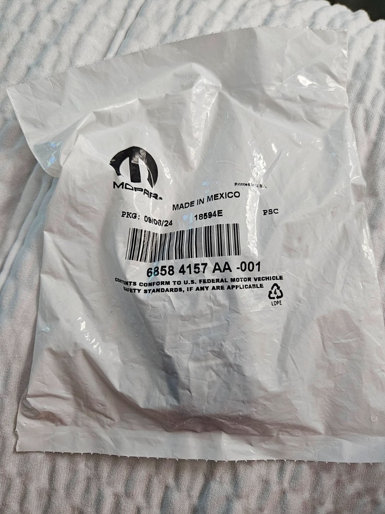 Keyless Entry Transmitter Mopar 68291693AE