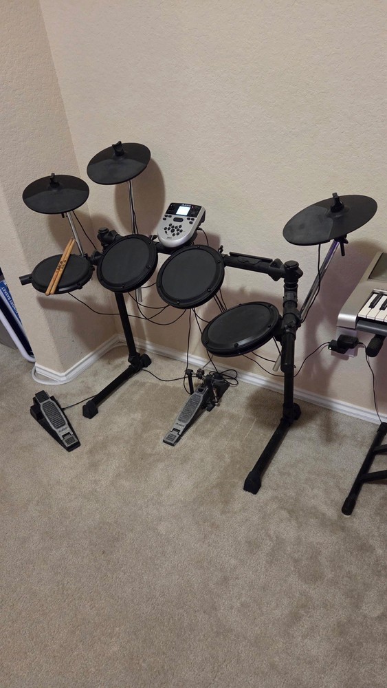 Alesis DM7X Electronic Full Drum Kit, 8 Pads, Drum Module, Pedals, Programmable