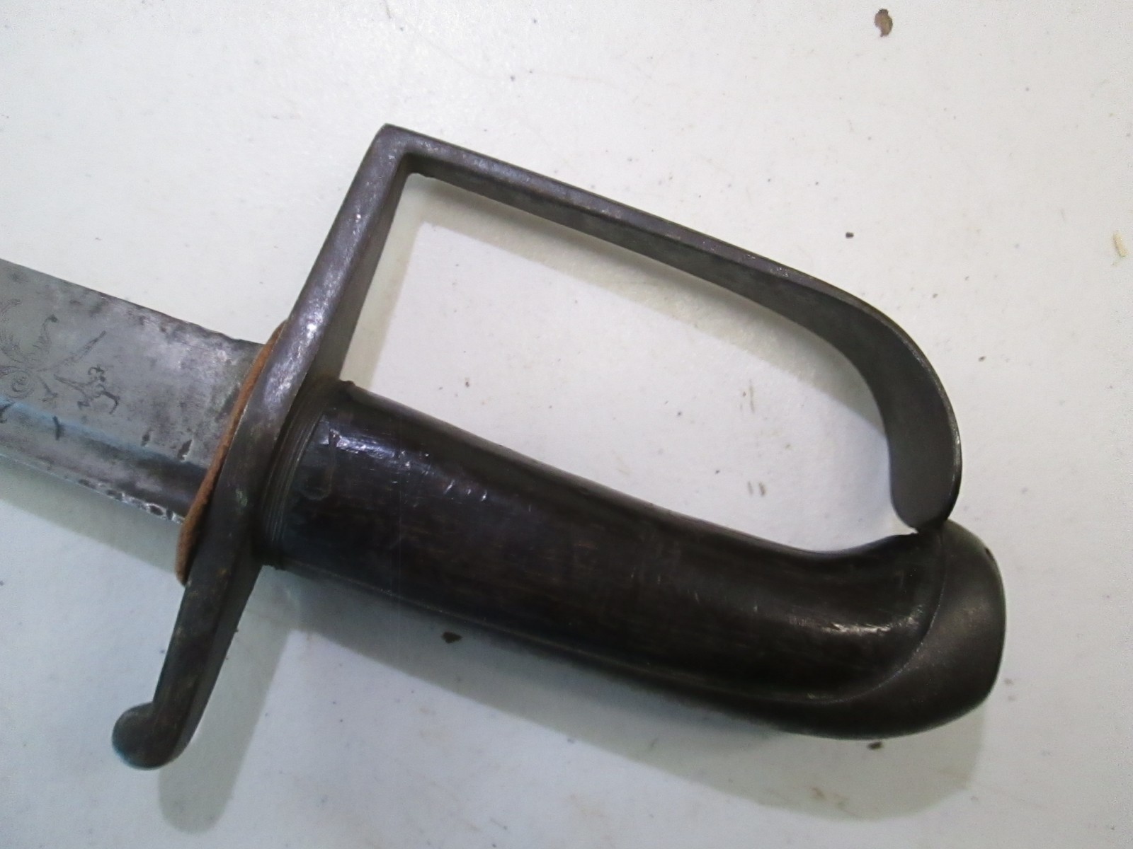 EARLY US CAVALRY SWORD NO SCABBARD GROOVED ETCHED BLADE UNMARKED