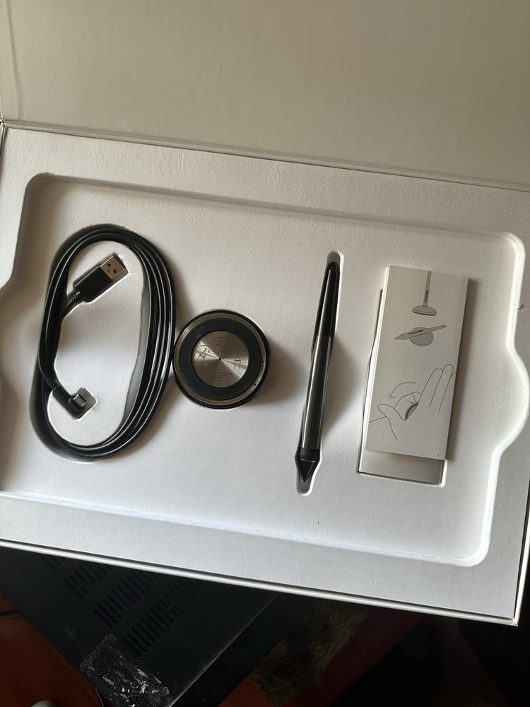 Wacom Intros Pro Medium Wireless Graphics Tablet in Box