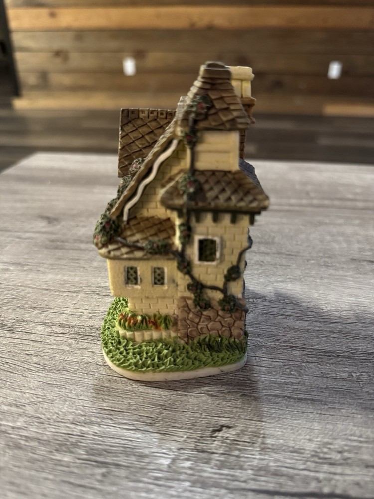 Vintage Ceramic Cottage Clock House with Quartz Clock