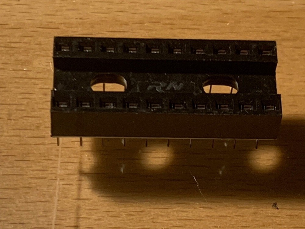 20 PIN IC DIP SOCKET RN NOS