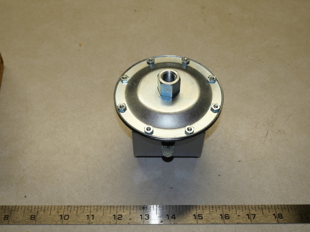 Lear Siegler Jaycon VAC-ON Switch 35-2