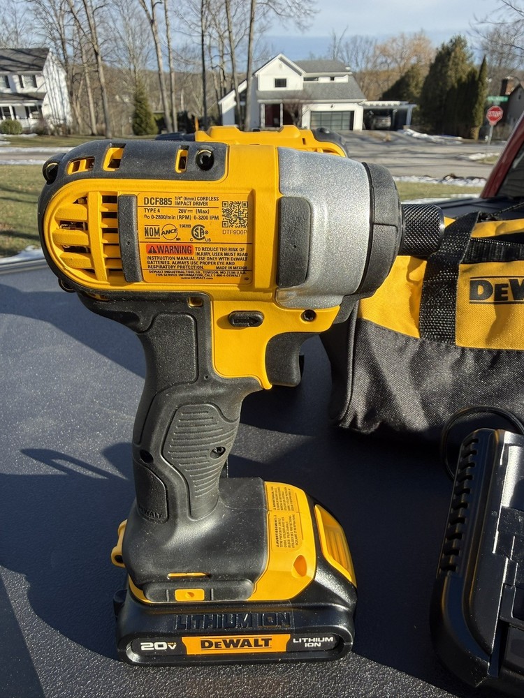 DEWALT DCK240C2R 2-Tool Combo Kit (1.3 Ah)