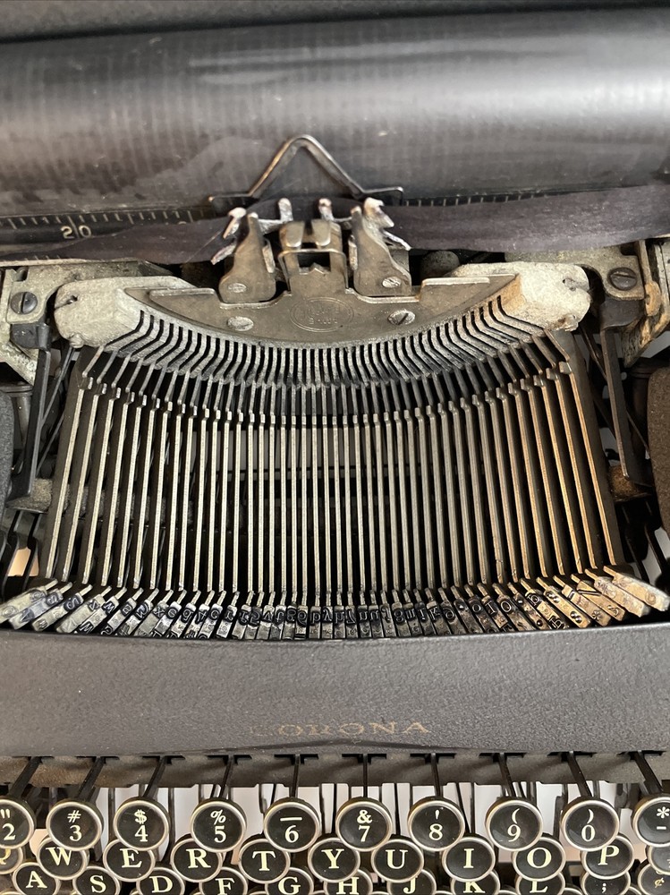 Antique Corona Typewriter Floating Shift With Case 043-B Black