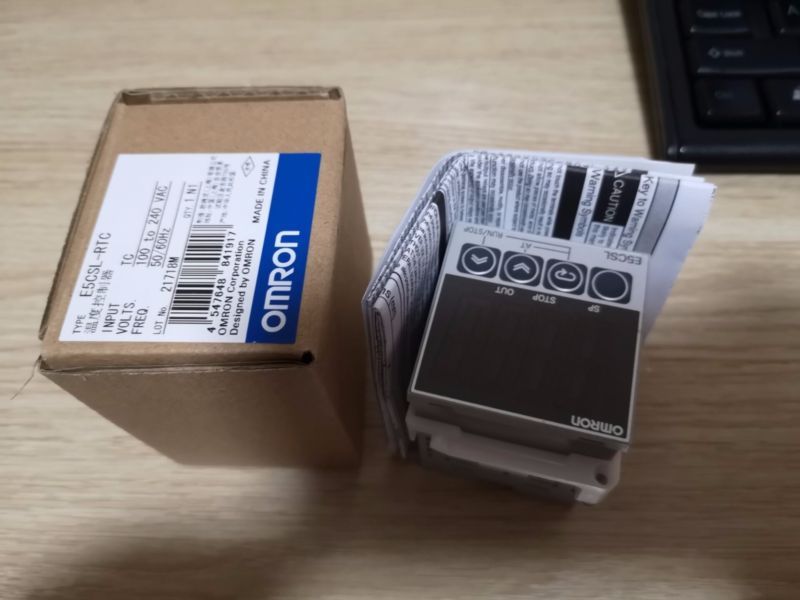 1PC Omron E5CSL-RTC 100-240V Temperature Controller New In Box Free Shipping