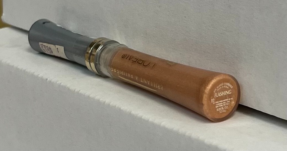 2 L'oreal Eye  Glosse  Gloss for Lids eye shadow sealed  FLASHING