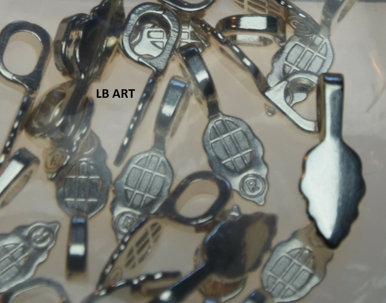 New Sealed 25 pack AANRAKU Medium Silver Plated Leaf Pendant Bails