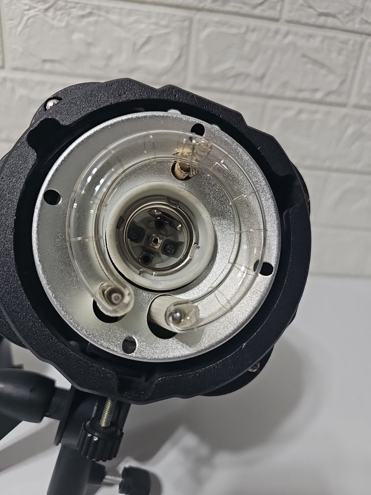 AIKIPHOTO P-200 Photo / Video Light Source PLEASE READ