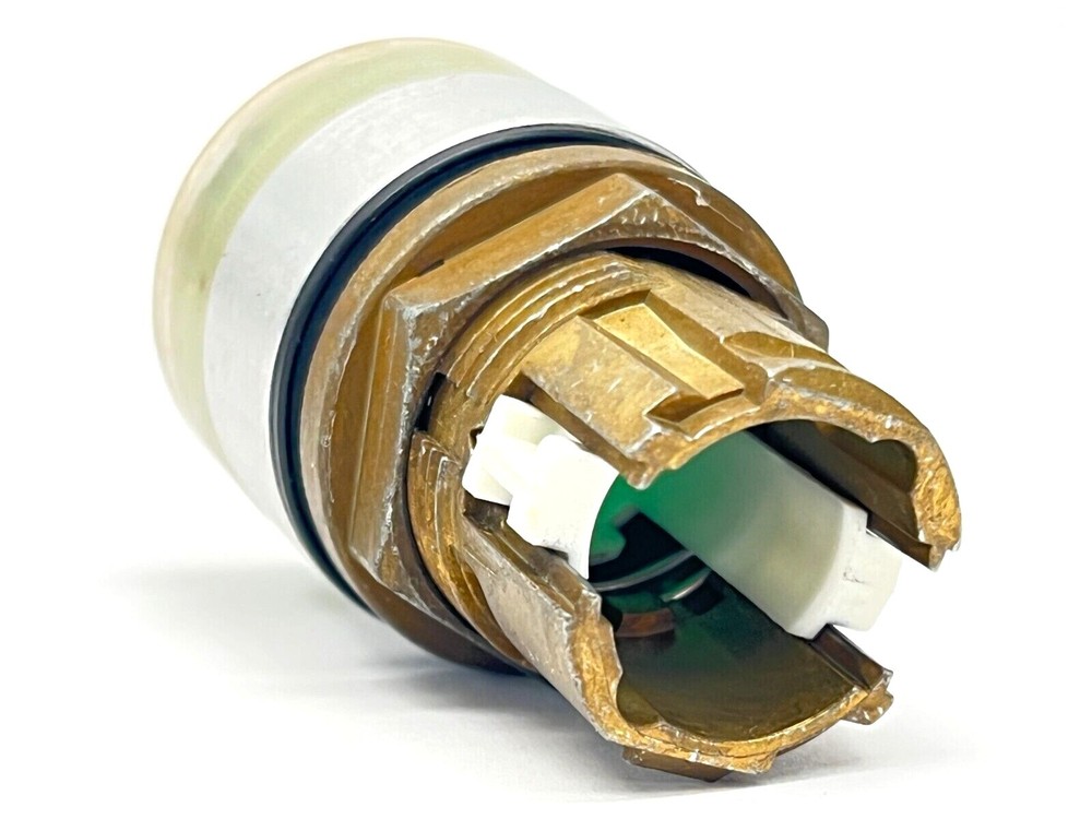 Allen Bradley 800EM-LF3 Momentary Illuminated Push Button Green