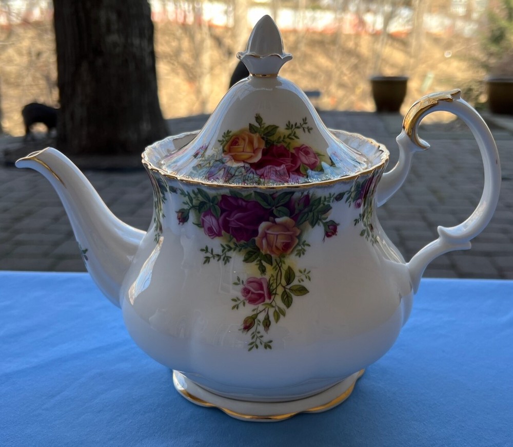 Royal Albert Old Country Roses Teapot Server Mint