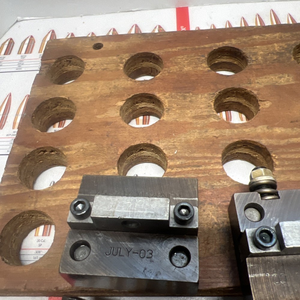MAGMA ENGINEERING BULLET MOLD , 45 -70 /300/RNFP