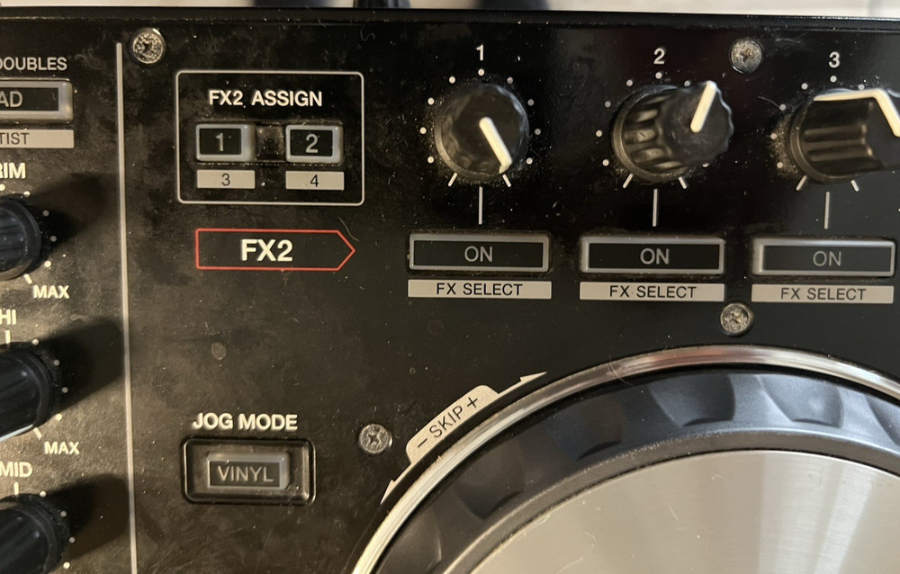 Pioneer DDJ-SR Digital DJ Controller Comes With Extras please read description