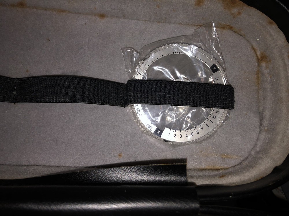 [Untested] Gossen Sinar Six Light Meter Set in Leather Case – Needs Cleaning