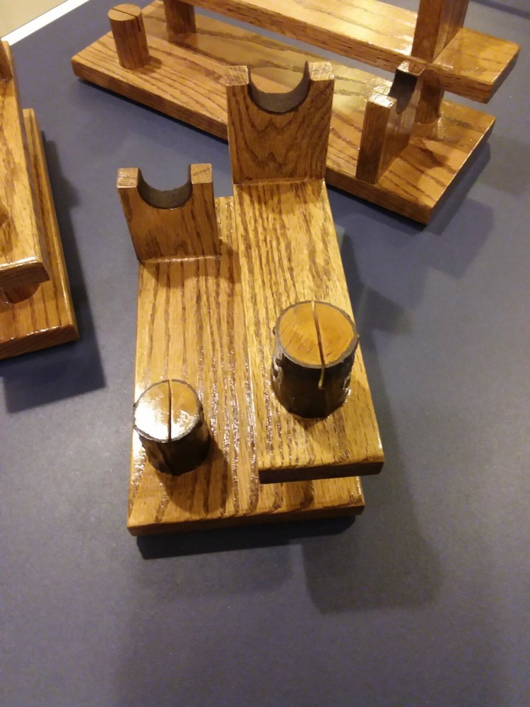 1--SOLID NORTHERN RED OAK DOUBLE KNIFE DISPLAY STAND