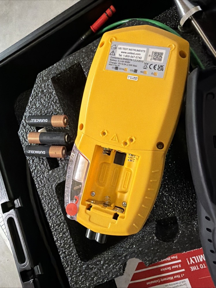 UEI C163 COMBUSTION ANALYZER IN CASE