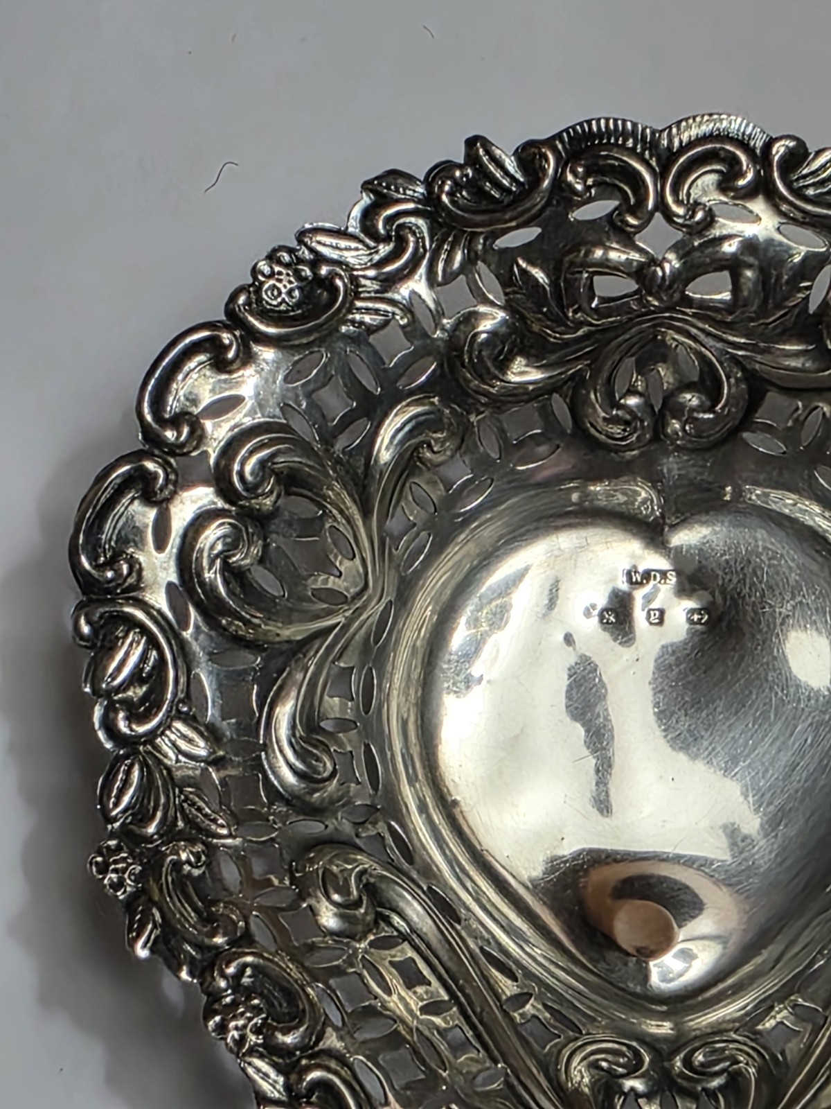 antique 1898 English sterling silver filigree heart footed bonbon dish bowl