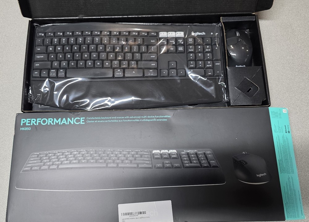 Logitech MK850 Performance Wireless Keyboard and Mouse Combo [920-008219] Nice!