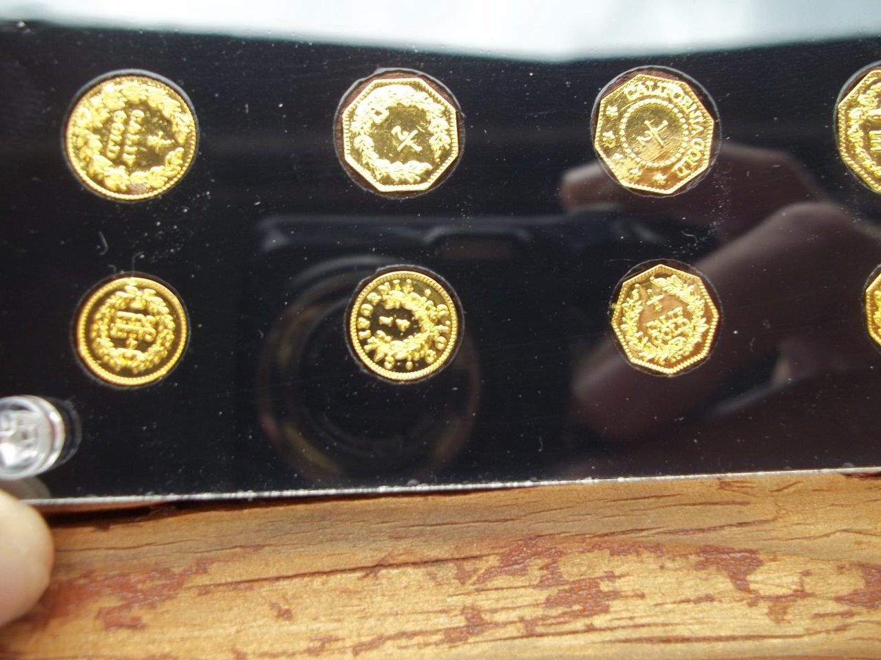 SOUVENIR CALIFORNIA GOLD TOKENS UNCIRCULATED TYPE SET 10 COINS IN CASE GIFT SHOP