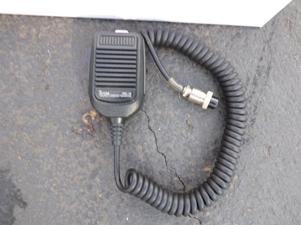 Icom IC-726 transciever w/external speaker