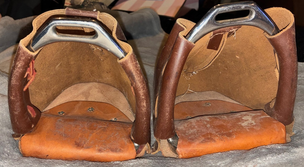 4 1/4'' ENGLISH LEATHER TAPADEROS