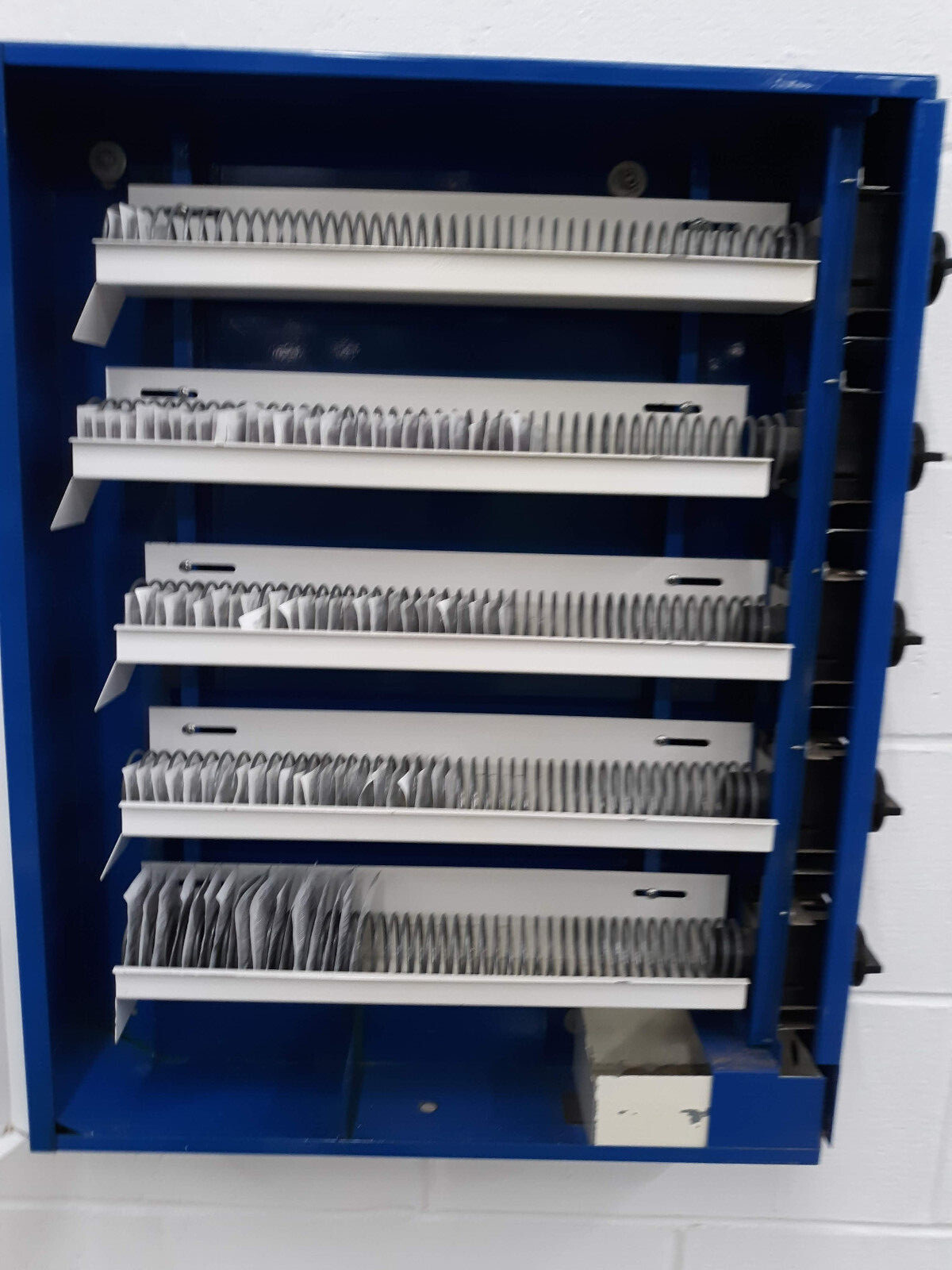 Medicine Vending Machine - Medical supplies - condoms - adjustable pricing