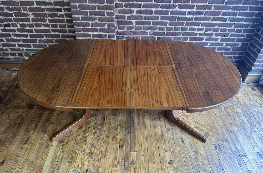 Danish Mid Century Modern Model 462 Teak Extension Dining Table w/ Two Leafs